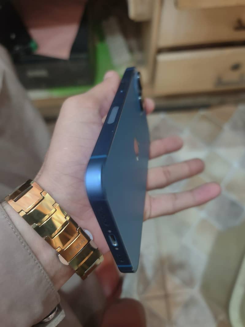 Apple iPhone 13 1