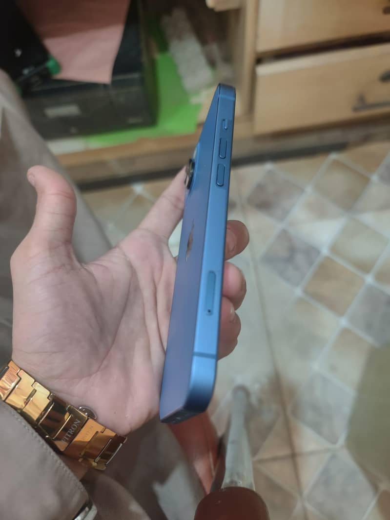 Apple iPhone 13 2