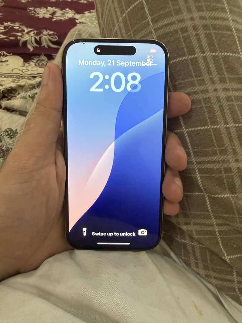 Apple iPhone 16 Pro 0