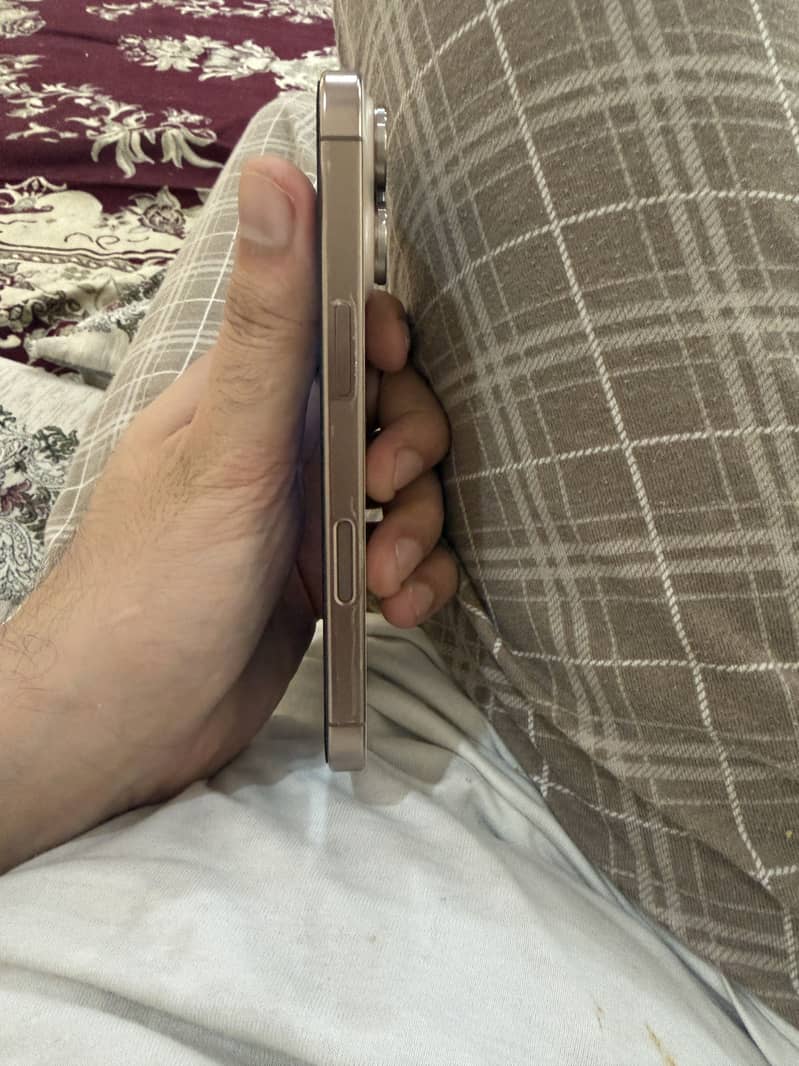 Apple iPhone 16 Pro 5