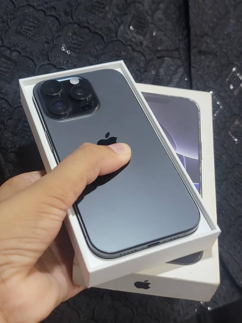 Apple iPhone 16 Pro 1