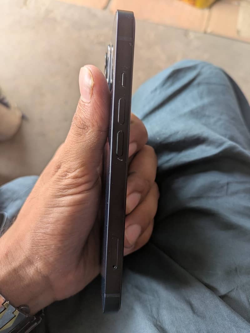 Apple iPhone 13 2