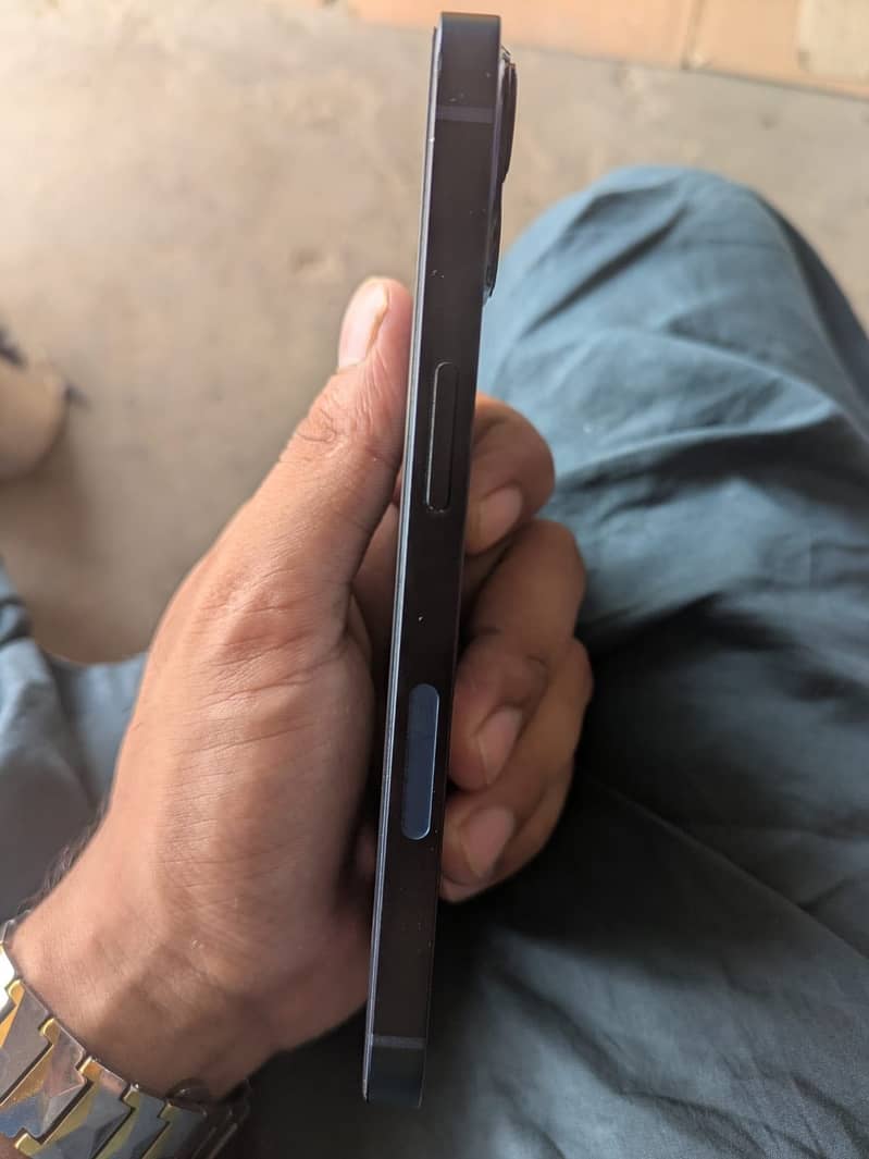 Apple iPhone 13 4
