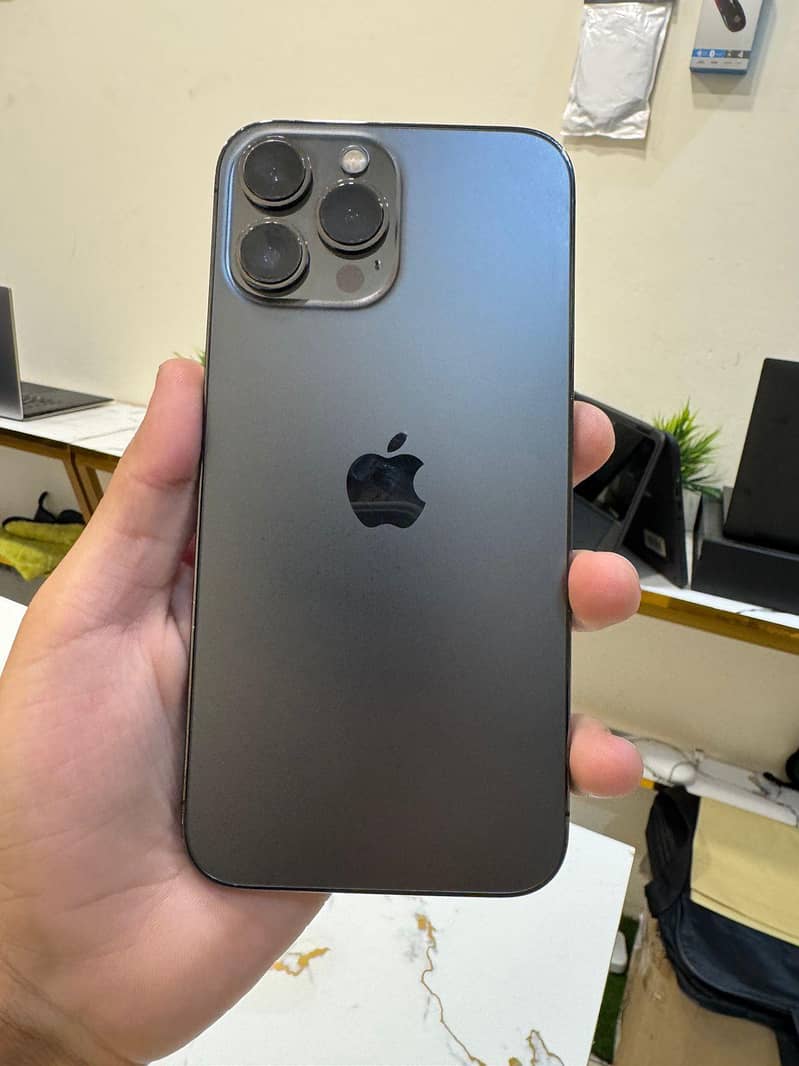 Apple iPhone 13 4