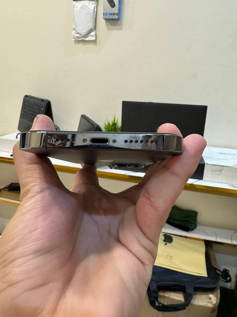 Apple iPhone 13 6
