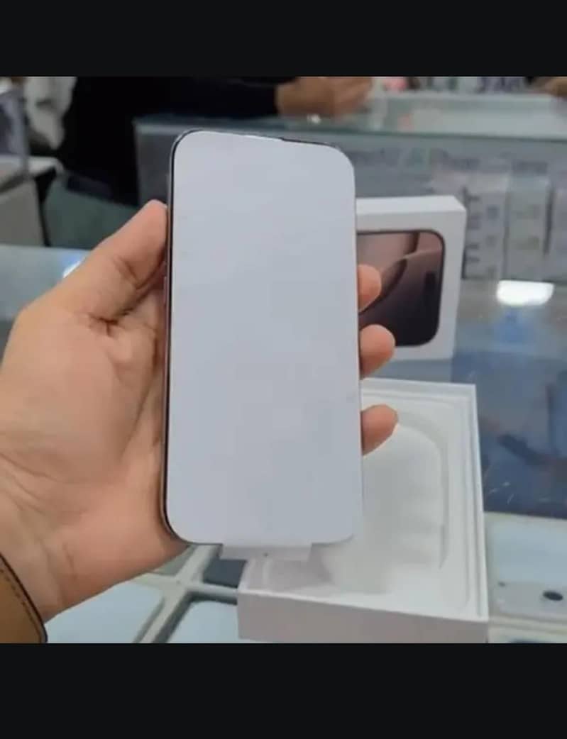 Apple iPhone 16 Pro 1
