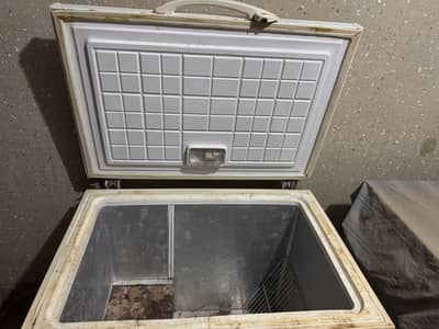 Deep freezer in working condition