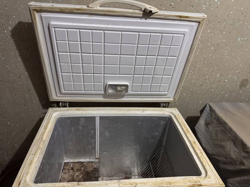 Deep freezer in working condition 0