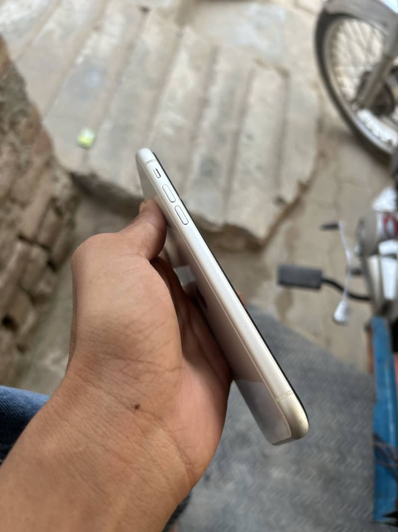 Apple iPhone 11 5