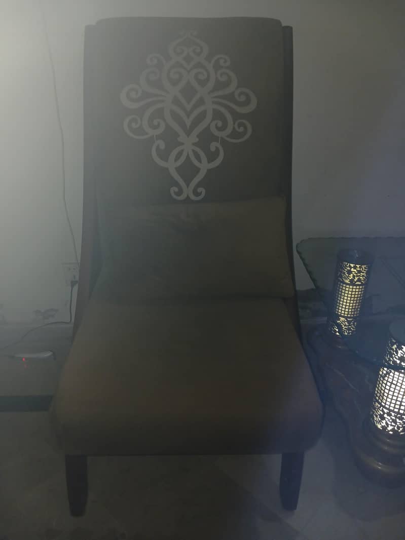 2 sofa set 1 table 2