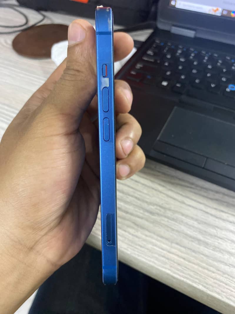Apple iPhone 13 5
