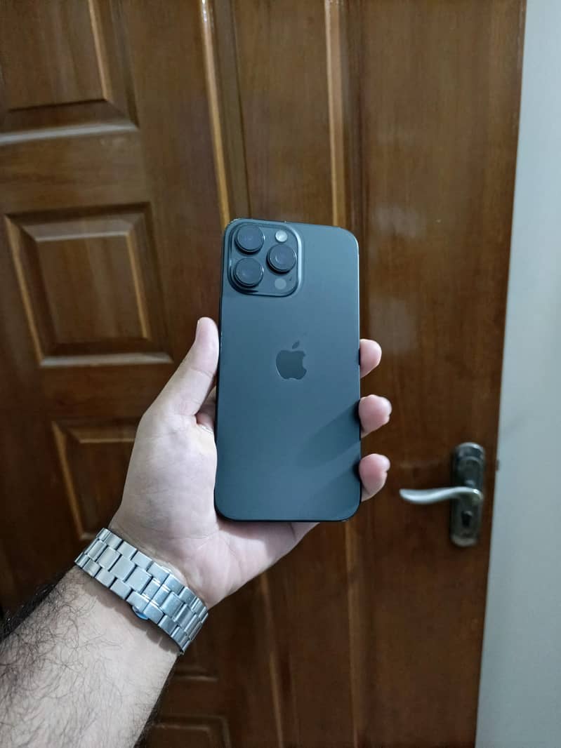 Apple iPhone 16 Pro Max 0