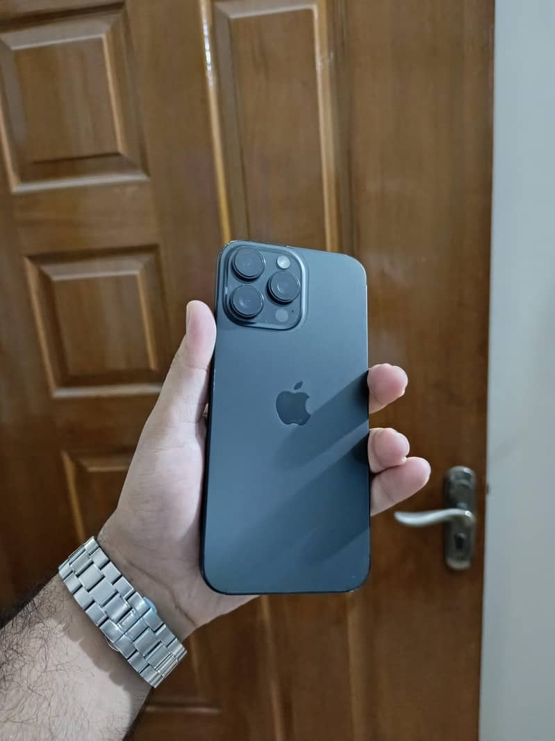 Apple iPhone 16 Pro Max 2