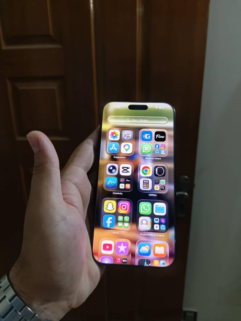 Apple iPhone 16 Pro Max 5