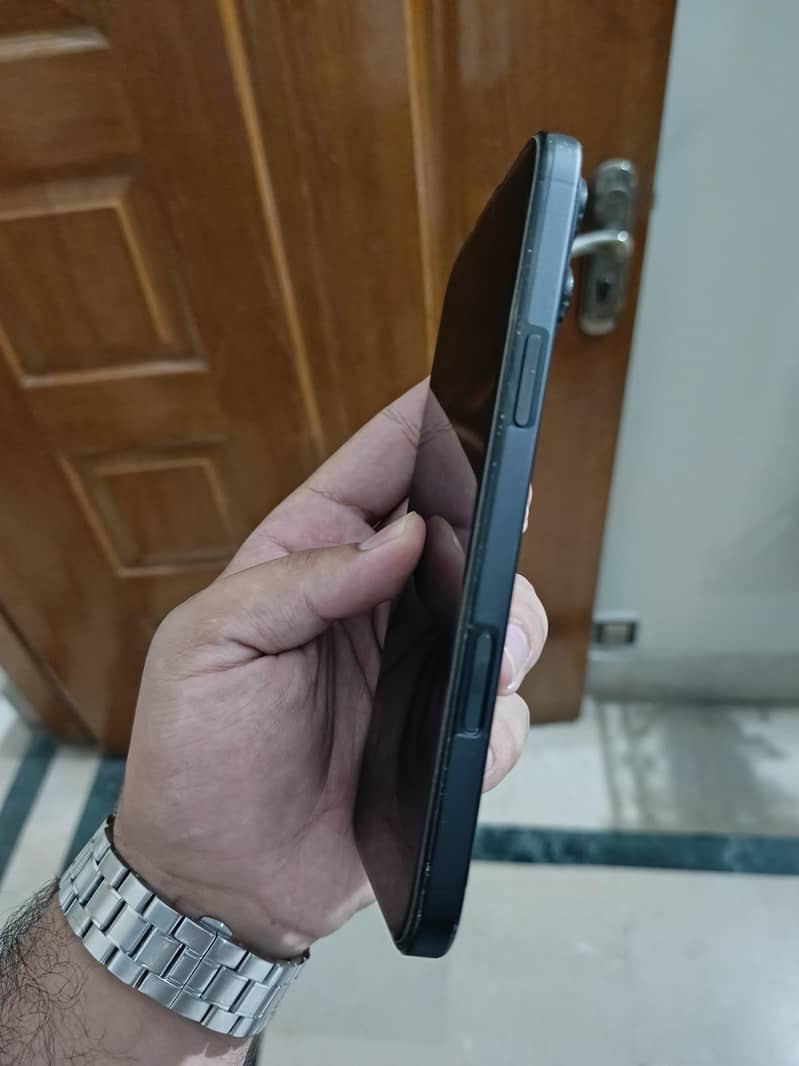 Apple iPhone 16 Pro Max 7