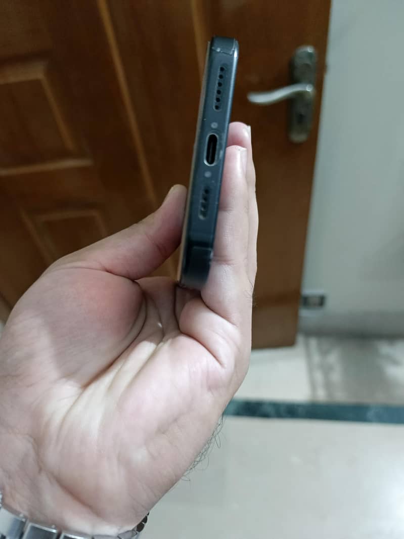 Apple iPhone 16 Pro Max 8
