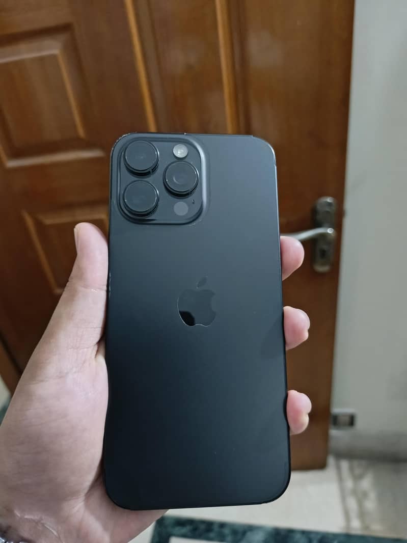 Apple iPhone 16 Pro Max 10