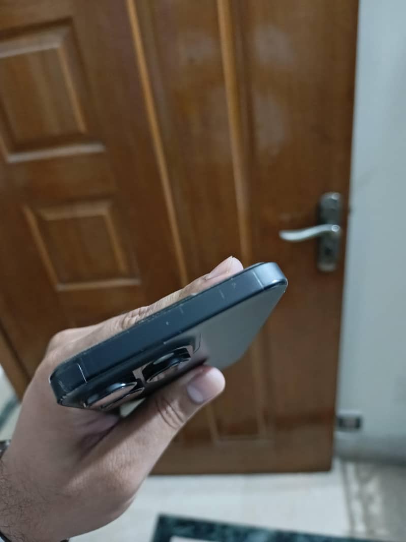 Apple iPhone 16 Pro Max 11