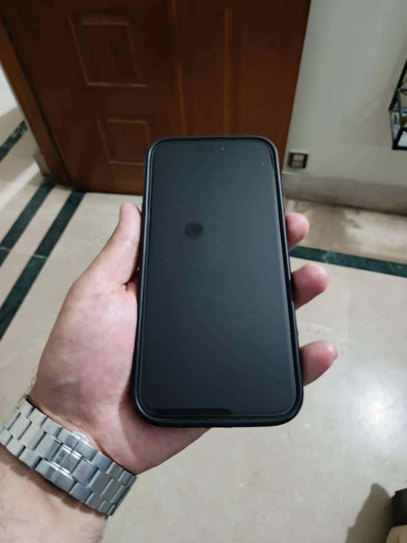 Apple iPhone 16 Pro Max 12