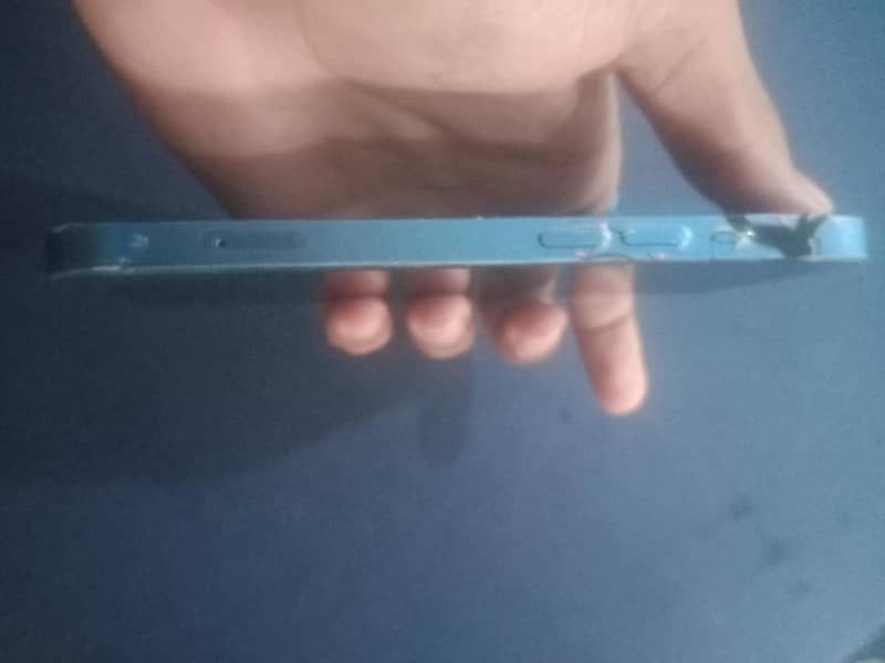 Apple iPhone 13 4