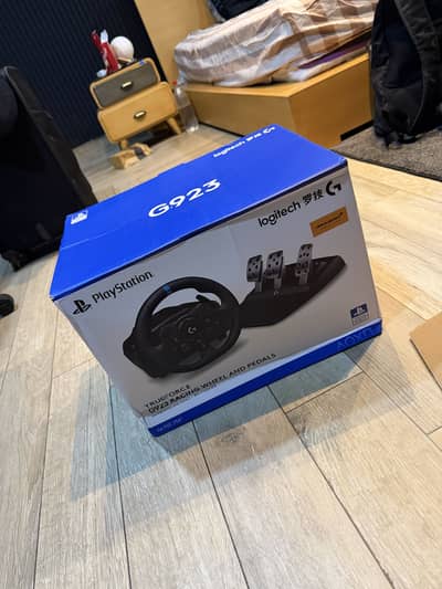 Brand New Box pack Logitech G923