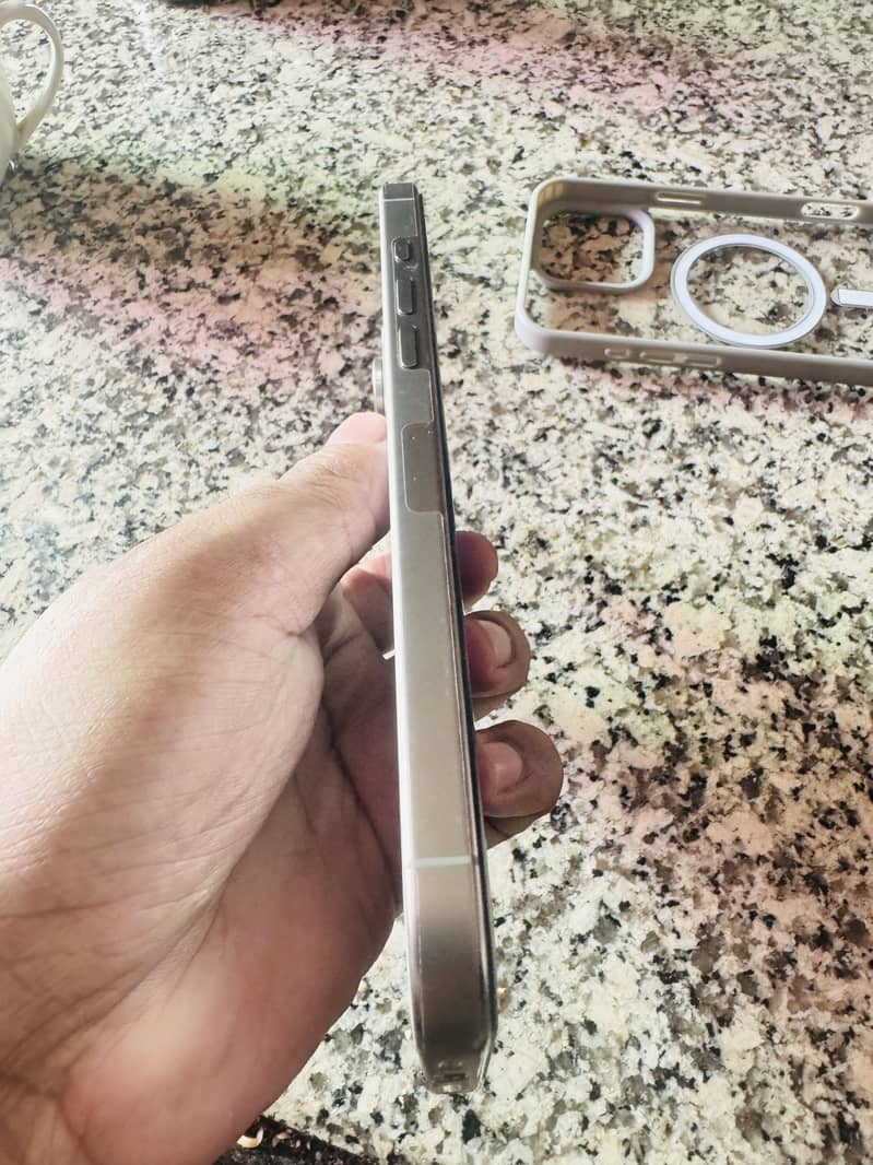 Apple iPhone 16 Pro Max 3