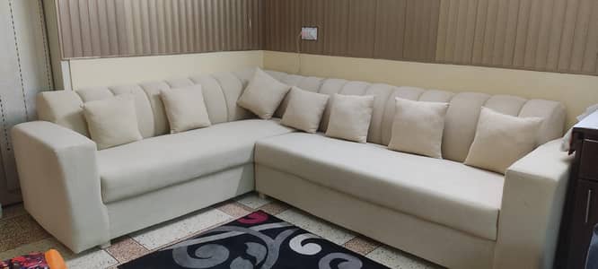 L shape sofa brand new 6 seater off whote