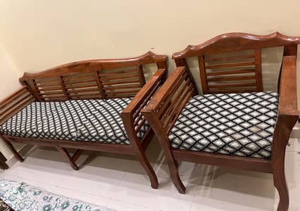 5 Seater Sofa Set available Used like New best for Home and Office.