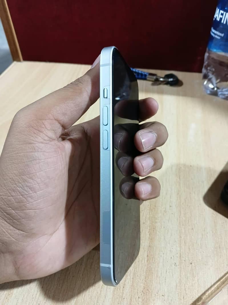 Apple iPhone 15 2