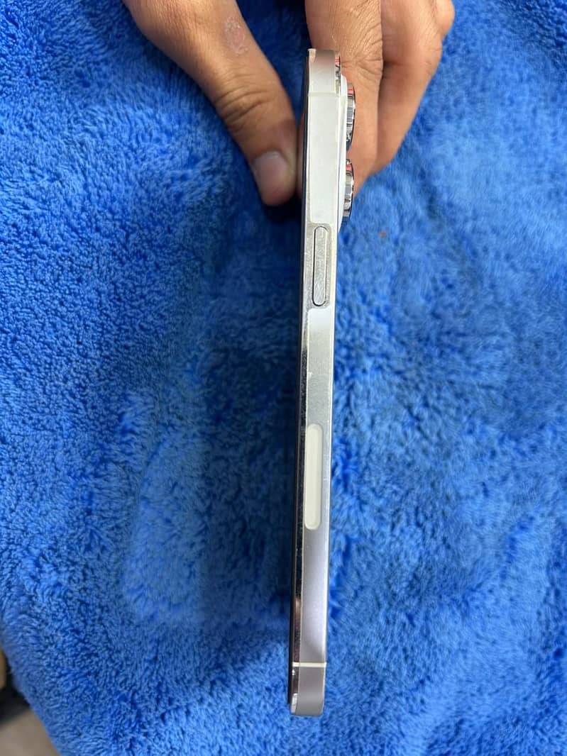 Apple iPhone 14 Pro Max 1
