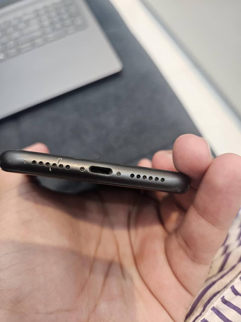 Apple iPhone 11 3