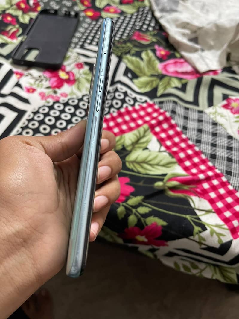 OPPO A76 1