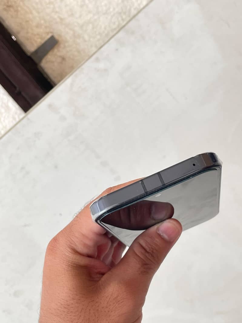 Google Pixel 9 4