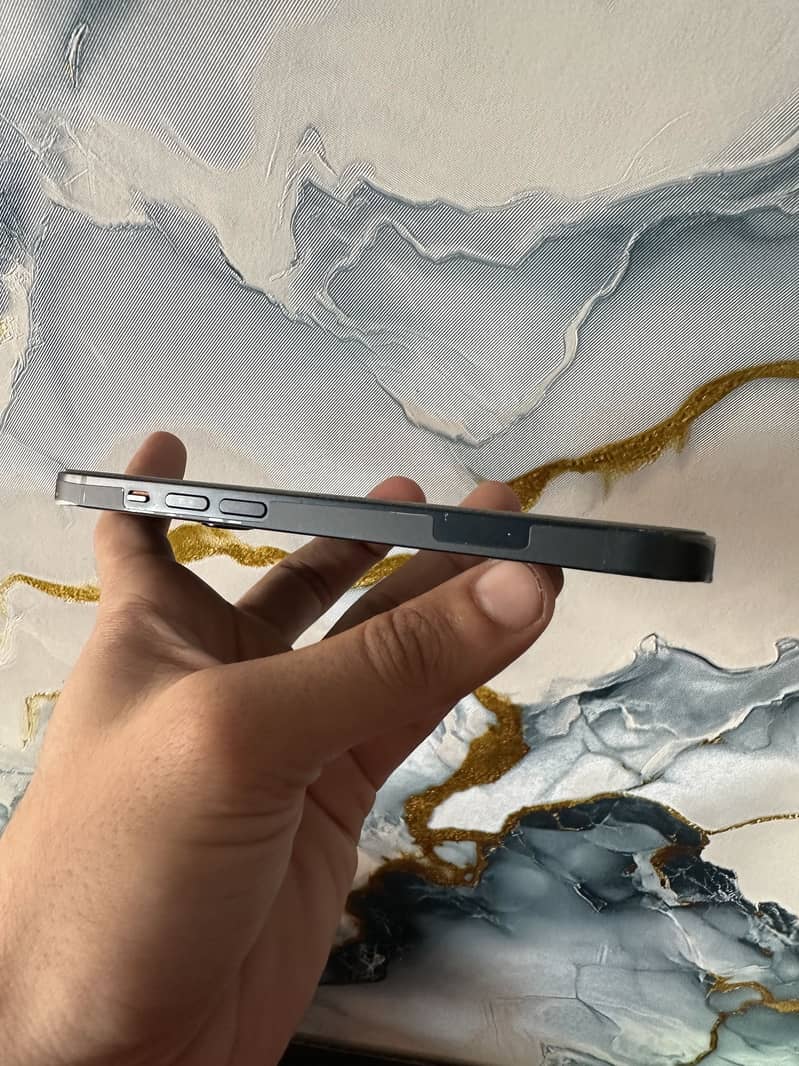 Apple iPhone 14 3