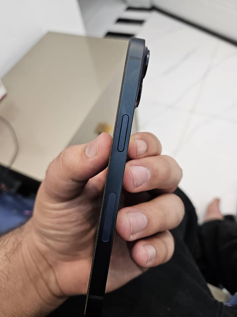 Apple iPhone 14 3