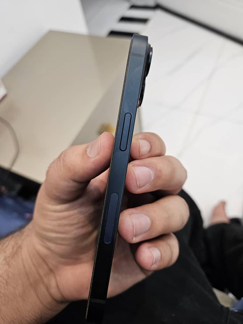 Apple iPhone 14 4