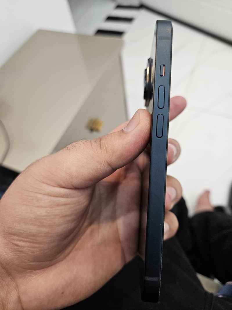 Apple iPhone 14 7