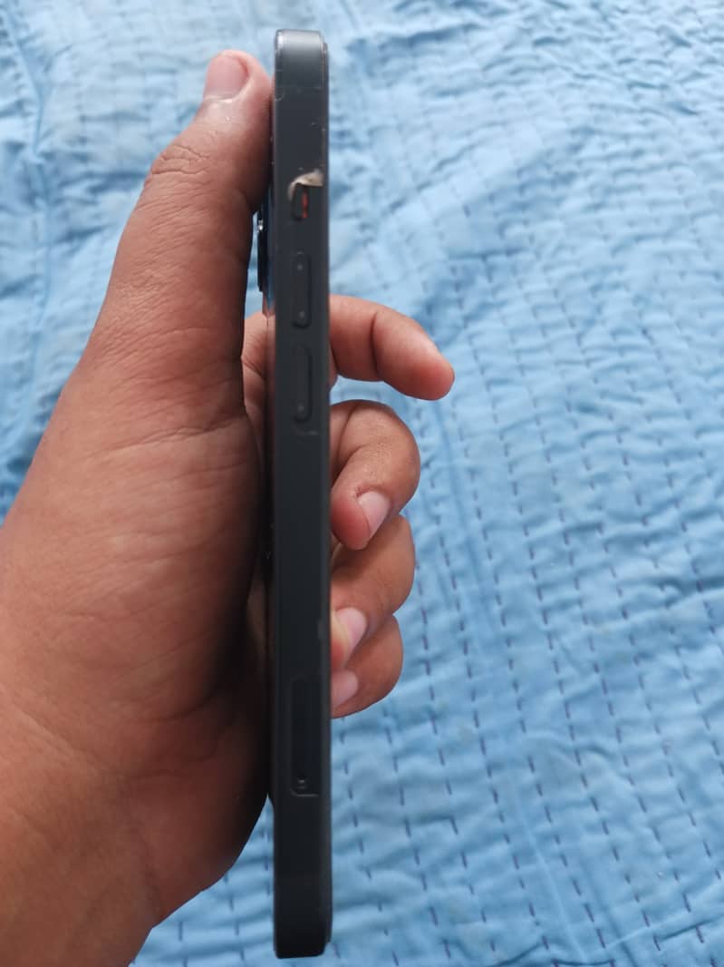 Apple iPhone 13 2