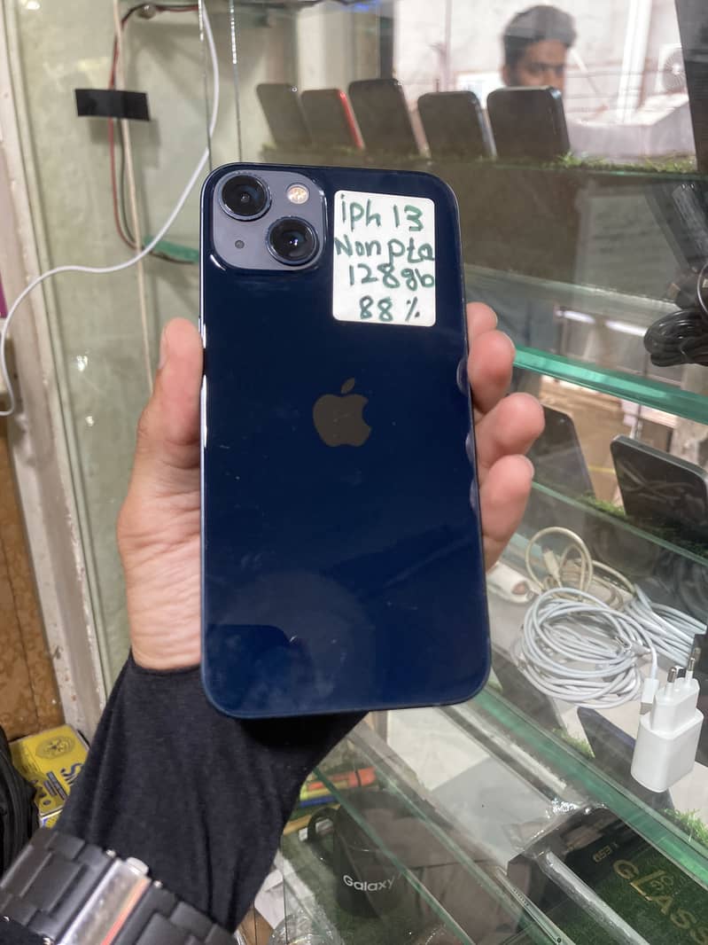 Apple iPhone 13 0