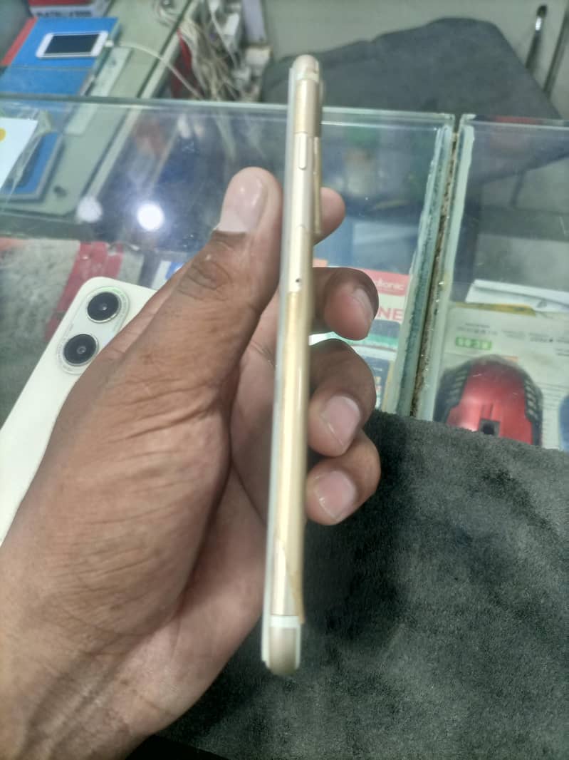 Apple iPhone 7 Plus 1