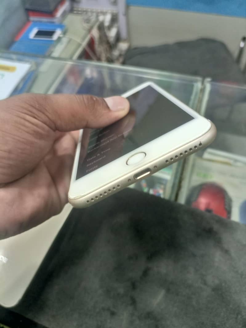 Apple iPhone 7 Plus 5