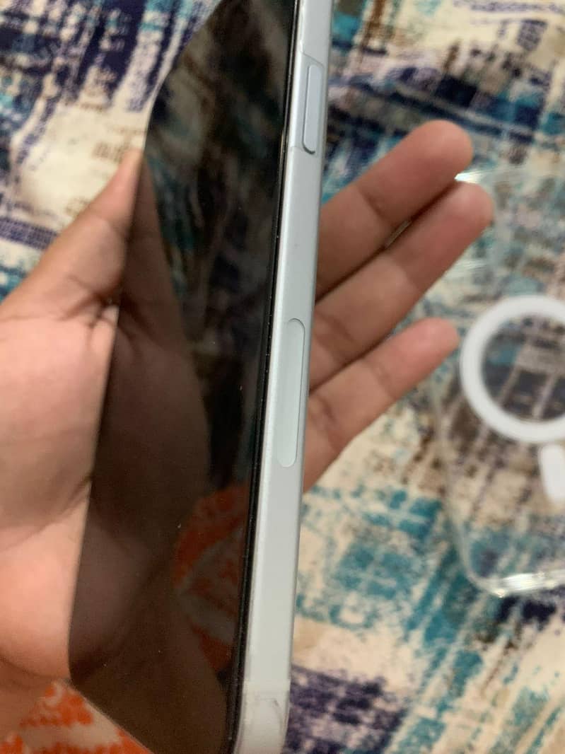 Apple iPhone 15 plus 4