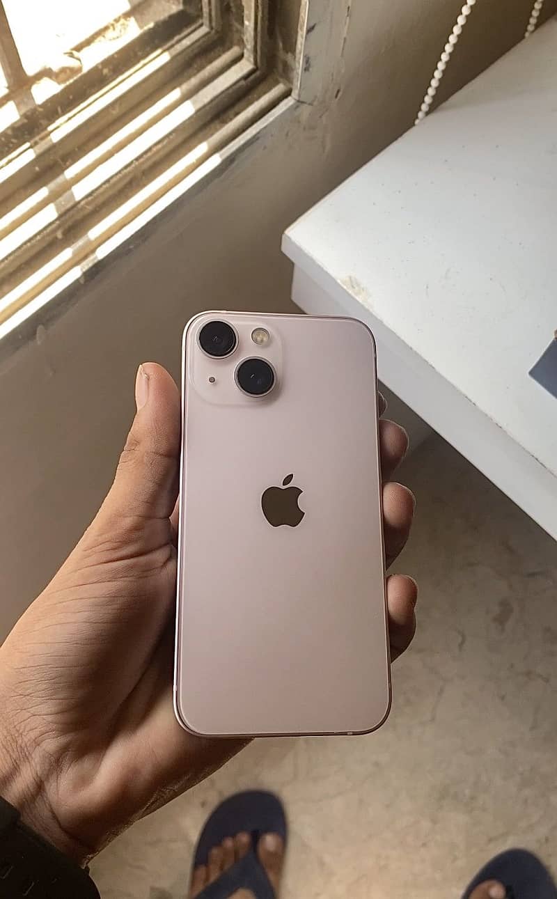 Apple iPhone 13 0