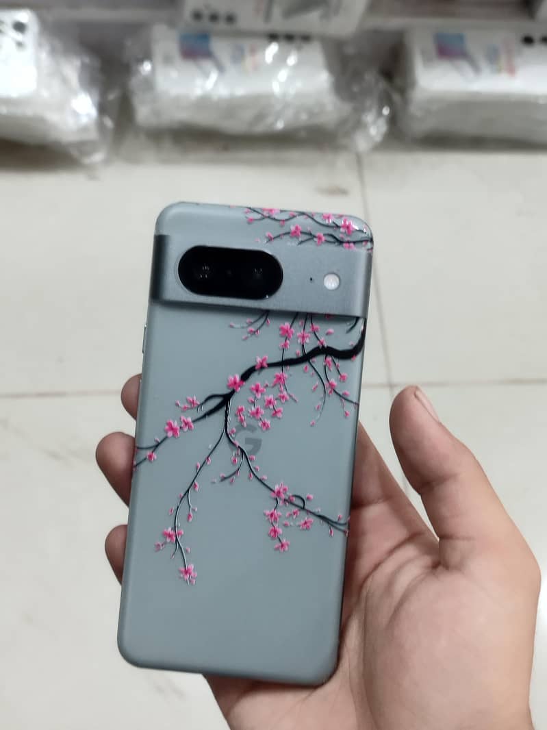 Google Pixel 8 4