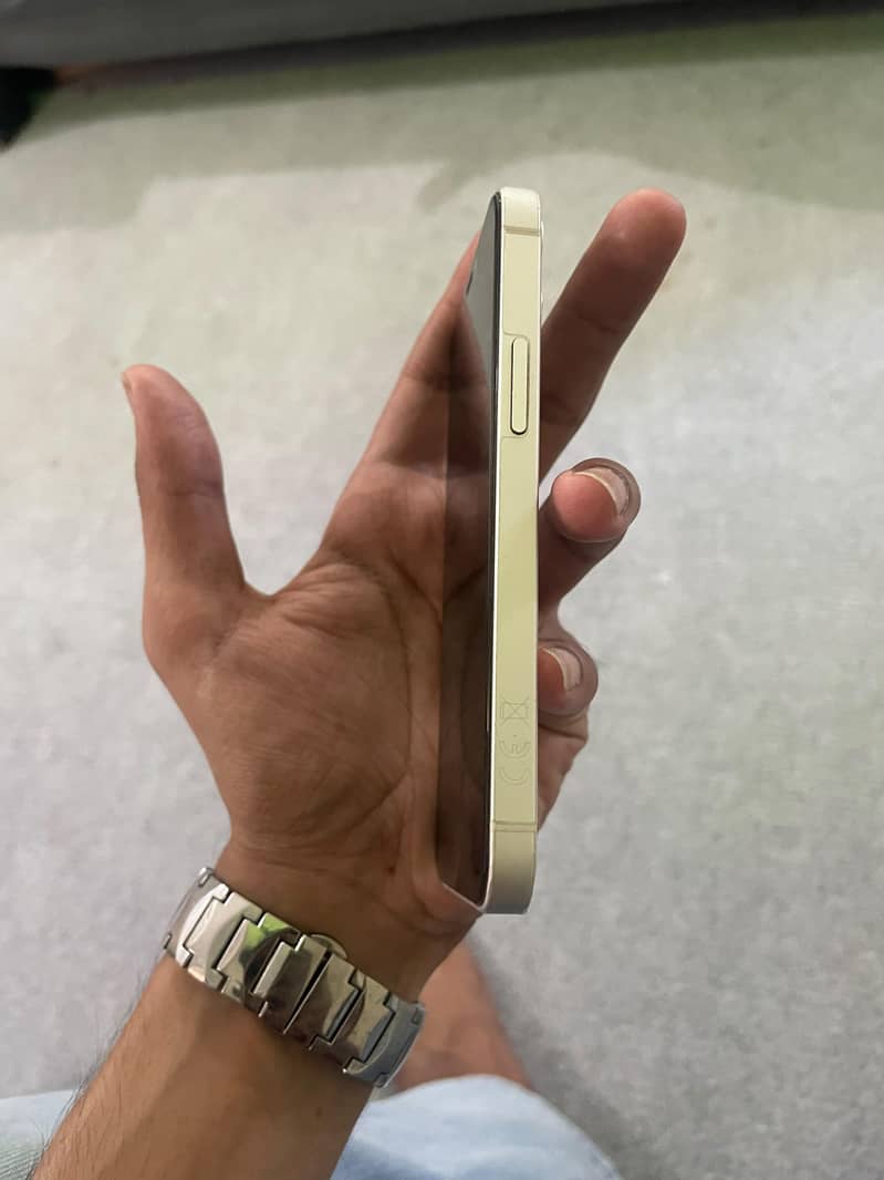 Apple iPhone 12 mini 6
