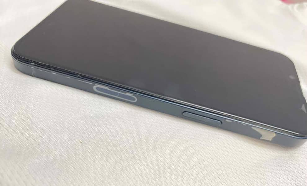 Apple iPhone 13 2