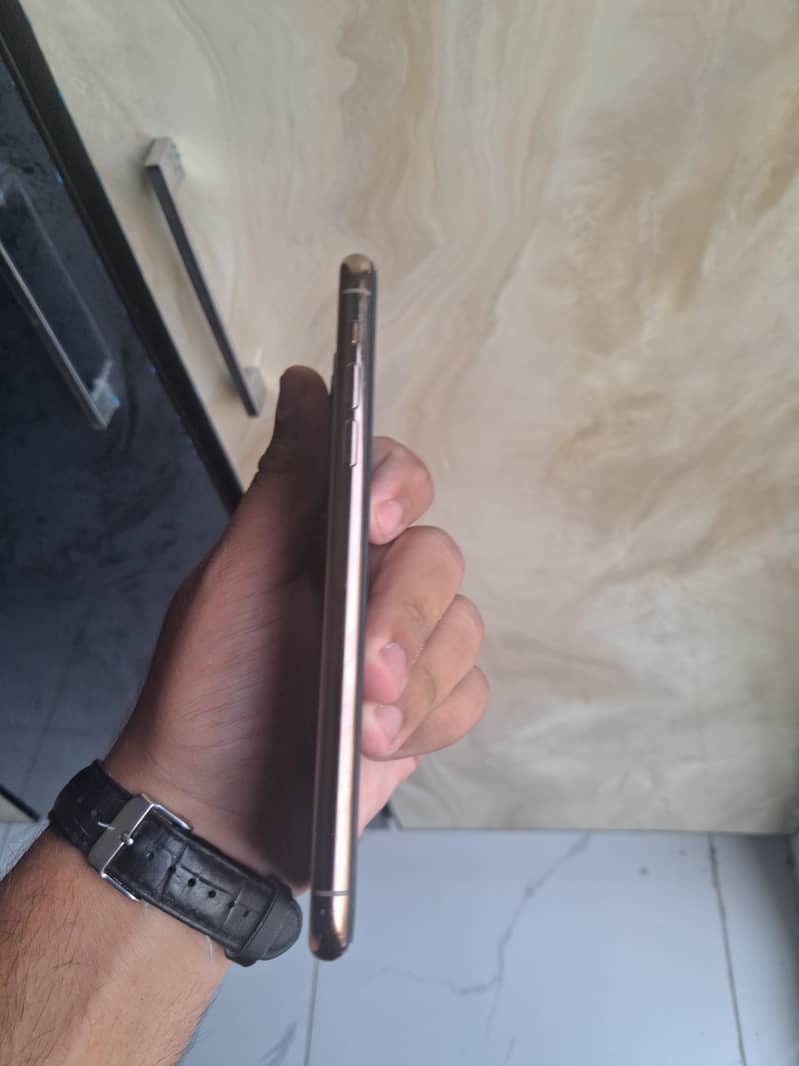 Iphone 11 pro max 4