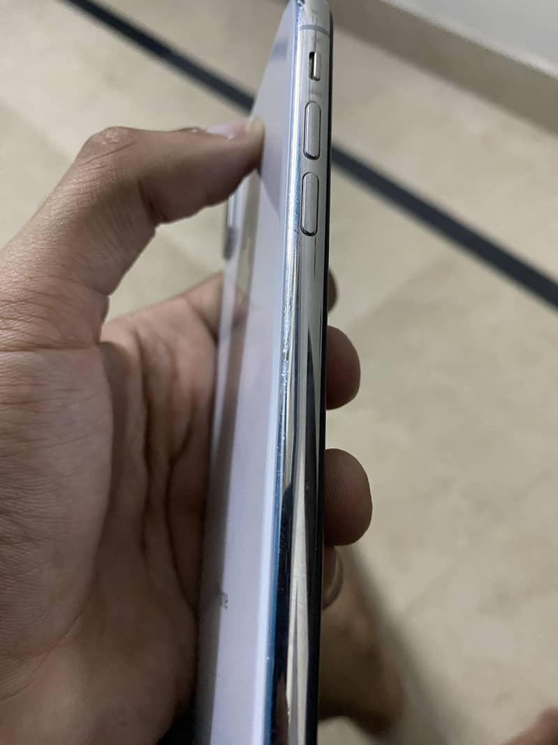 Apple iPhone X 3