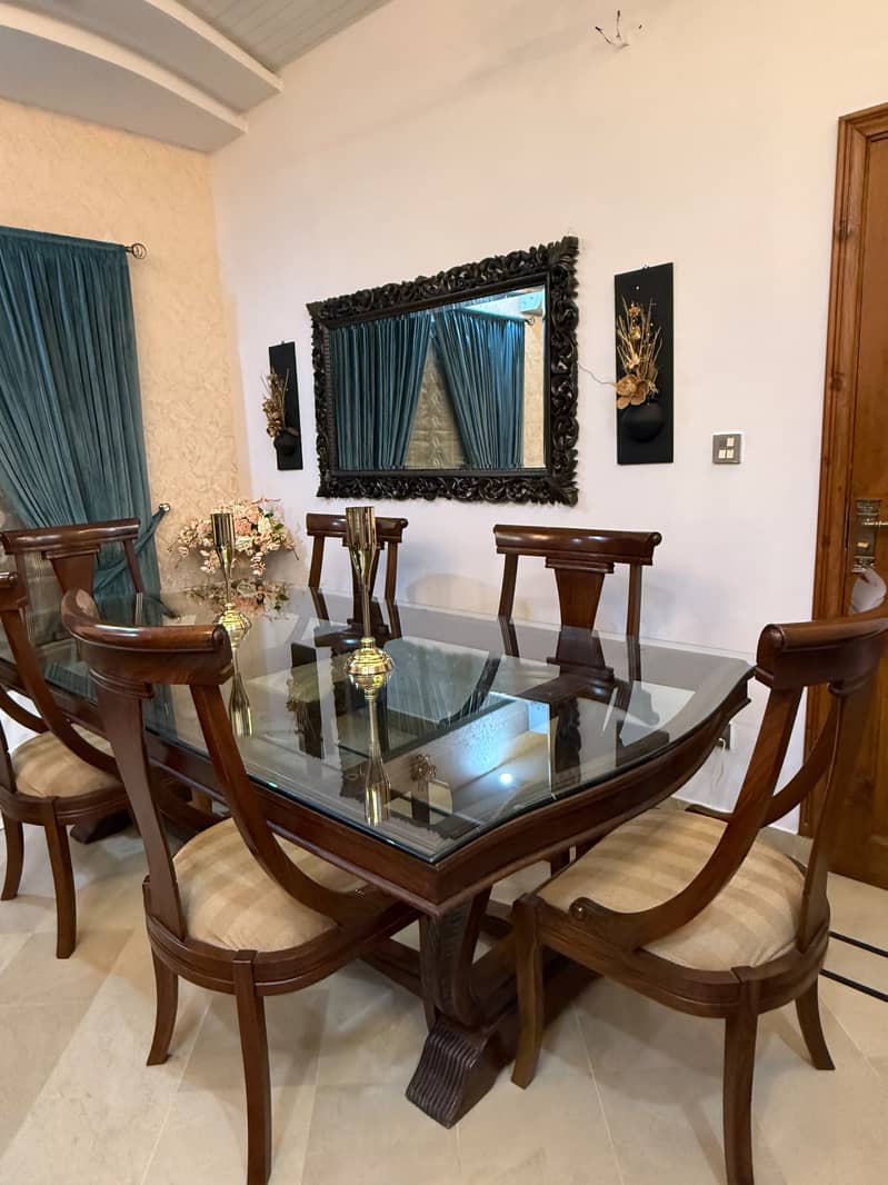 Dining Table 0
