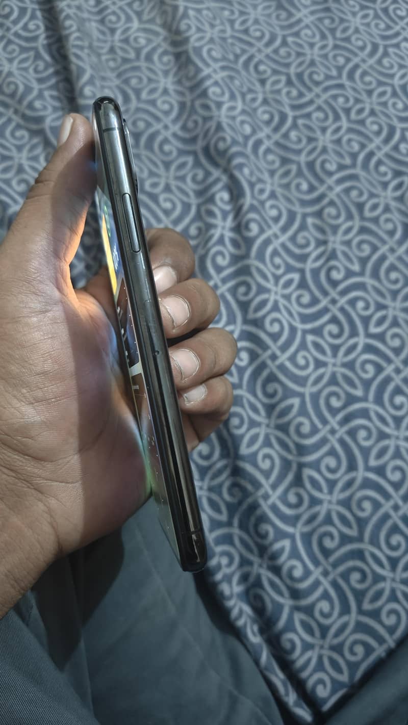 Apple iPhone X 5